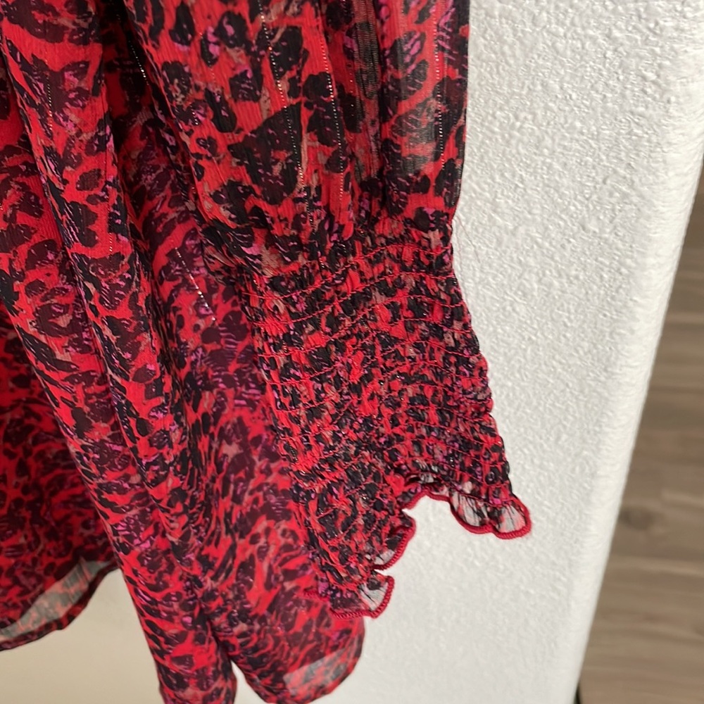 Sanctuary dress size 10. Red 100% polyester non wrinkle. Metallic thread. - Picture 5 of 8